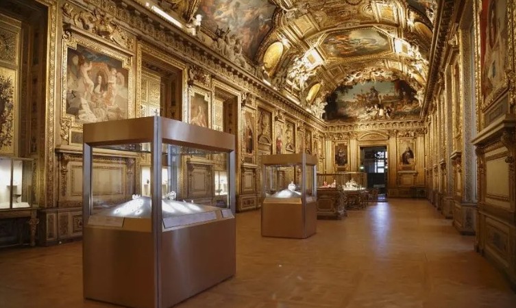 Heist at the Louvre